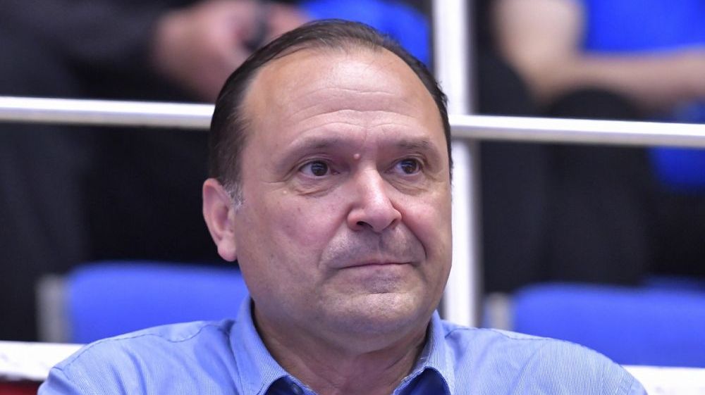 Constantin Din: „E mult mai bine ca selecționerul Pera să rămână antrenor doar la națională” - handbal-din-1749044930.jpg