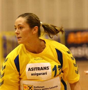 Handbal / CSU Neptun ar putea să o transfere pe Carmen Cartaș - handbal1-1320147823.jpg
