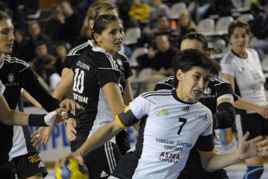 Handbal / Meciul CSM București - CSU Neptun s-ar putea juca marți - handbal2-1328278108.jpg