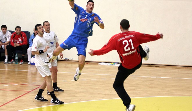 HCM Constanța a învins Pandurii Tg. Jiu, scor 28-20 - handbalbaietihcm14-1352627517.jpg