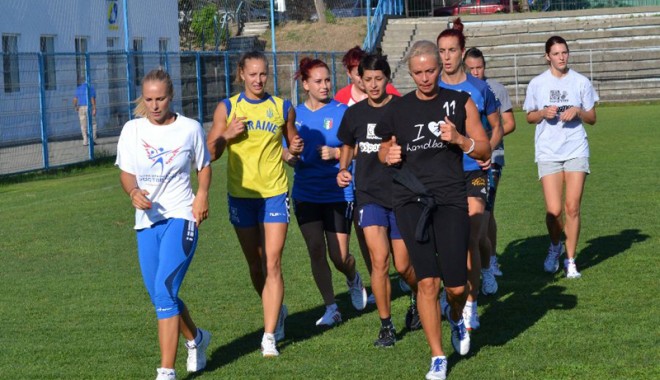 Doar zece jucătoare au fost prezente la reunirea CSU Neptun - handbalcsuneptun-1374508374.jpg