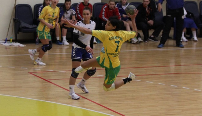 Handbal feminin / CSU Neptun nu s-a încurcat la Buzău - handbalcsuneptun22-1368690514.jpg