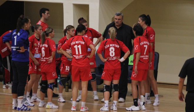 Prima înfrângere din sezon pentru CSU Neptun - handbalcsuneptun59-1359916377.jpg