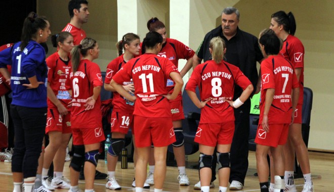 CSU Neptun, felicitată pentru promovarea în Liga Națională - handbalcsuneptun59-1369412764.jpg