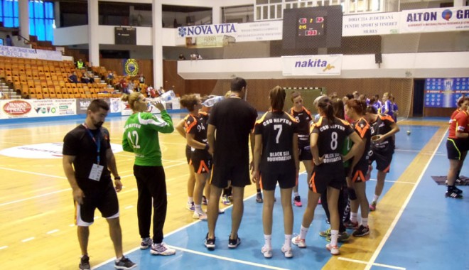 Handbal feminin: CSU Neptun, prima victorie din Ligă - handbalfemininsursasportulmuresa-1409902714.jpg