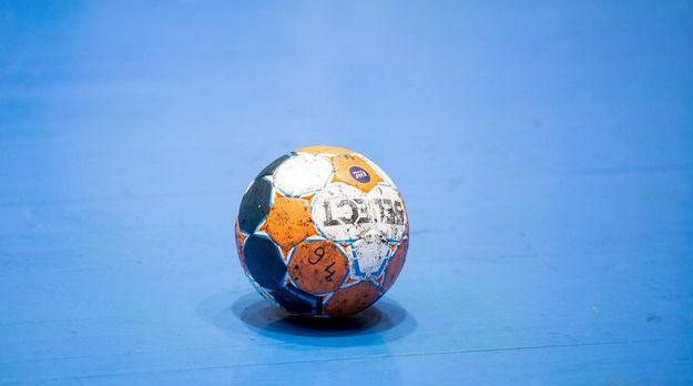 Handbal / Focar de infecţie cu virusul Covid-19. 20 de cazuri la o singură echipă! - handbalfete-1604569047.jpg