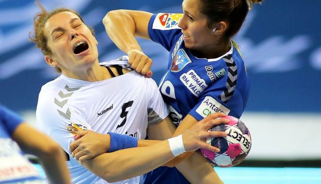 Handbal / Virusul Covid-19 face noi victime. O echipă şi-a suspendat activitatea! - handbalfete1011-1604997263.jpg