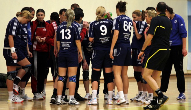 Pumnii strânși pentru CSU Neptun - handbalfetecsuneptun107-1337096419.jpg