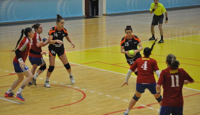 Liga Națională de handbal feminin, etapa a 15-a. CSU Neptun, trei puncte uriașe. Andreea Enescu, omul meciului cu Mureșul / Galerie foto - handbalfetecsuneptun15-1421659375.jpg