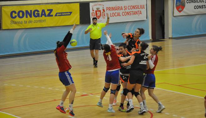 Liga Națională de handbal feminin, etapa a 15-a. CSU Neptun, trei puncte uriașe. Andreea Enescu, omul meciului cu Mureșul / Galerie foto - handbalfetecsuneptun16-1421659433.jpg