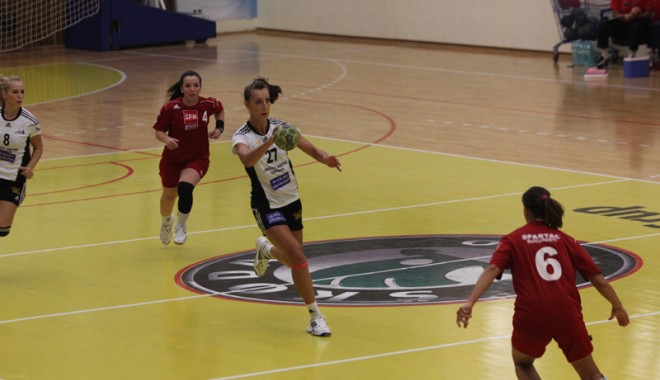 CSU Neptun întâlnește, mâine, Știința București - handbalfetecsuneptun17-1352318241.jpg