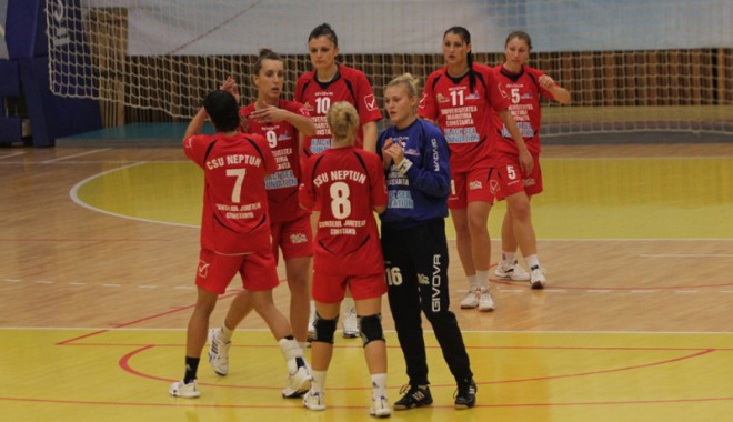 CSU Neptun s-a întors din cantonament și va reîncepe pregătirile pe 4 ianuarie - handbalfetecsuneptun25-1356619008.jpg