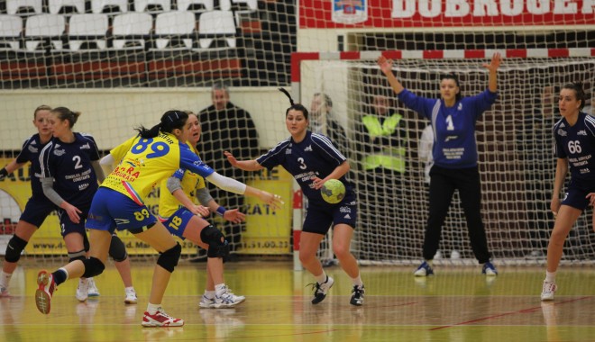 Handbal feminin / Liga Națională, rezultatele etapei a XVII-a - handbalfetecsuneptun29-1330251005.jpg