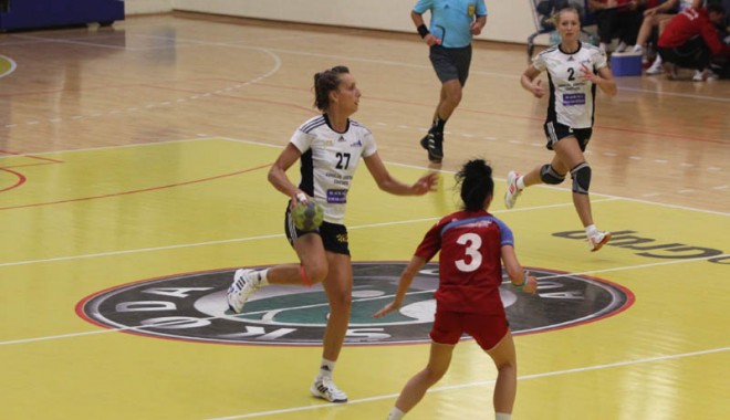 CSU Neptun, victorie fără probleme la Sf. Gheorghe - handbalfetecsuneptun3-1361118168.jpg