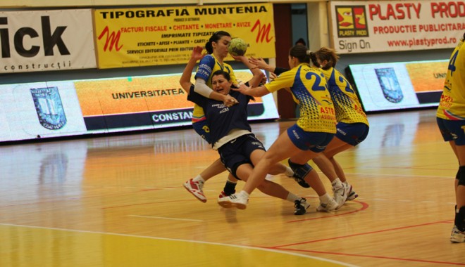 CSU Neptun, victorie la limită cu ACS Corona Brașov - handbalfetecsuneptun39-1329073179.jpg