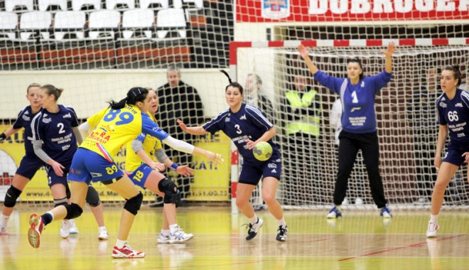 CSU Neptun, încă 3 puncte și revine în Liga Națională - handbalfetecsuneptun6-1365960056.jpg