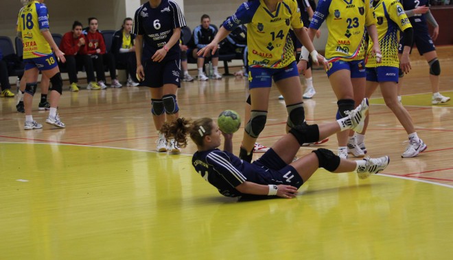 Handbal / INCREDIBIL: CSU NEPTUN A RETROGRADAT! - handbalfetecsuneptun65-1337848930.jpg