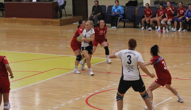 CSU Neptun joacă primul derby din acest campionat contra ACS Șc. 181 - handbalfetecsuneptun7-1350069085.jpg