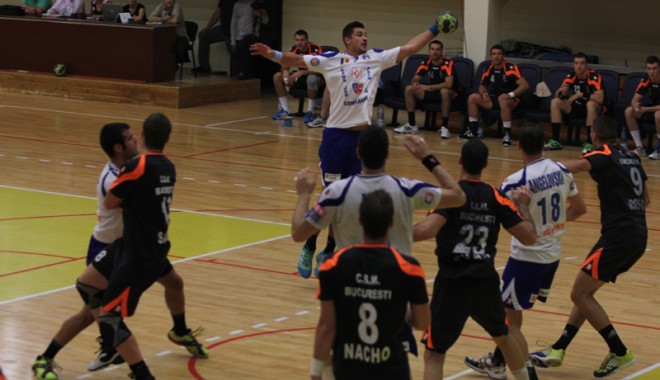 HCM Constanța, program încărcat pentru următoarele zile - handbalhcm14-1350069046.jpg