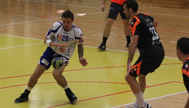 Handbal / HCM Constanța - CSM Ploiești, scor 35-17 - handbalhcm37-1353237124.jpg