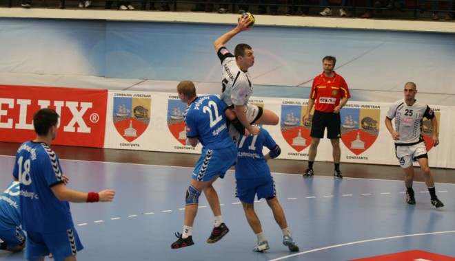 HCM Constanța, pregătită de al doilea meci în Liga Campionilor - handbalhcmsanktpetersburg69-1349030822.jpg