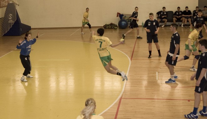 Jocuri de handbal, în parteneriatul UMC - ISJ - handbalumc1365349980-1365403795.jpg