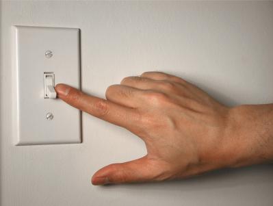 Lucrări ENEL. Vezi aici unde este oprit curentul electric astăzi - handswitchesoff-1350465283.jpg