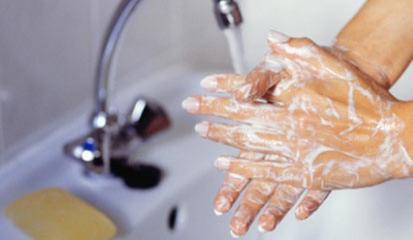 Spălarea mâinilor poate salva vieți - handwashing-1350247513.jpg