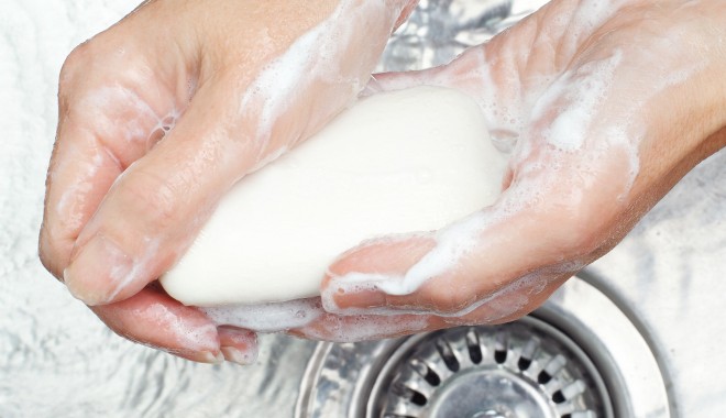 Spălarea mâinilor nu e suficientă pentru a ne proteja de gripă - handwashing-1370516897.jpg