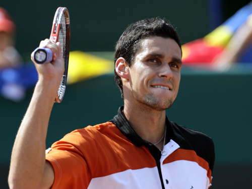 Tenis: Victor Hănescu, calificat în optimile turneului challenger de la Dallas - hanescusursaitftenniscom-1423039376.jpg