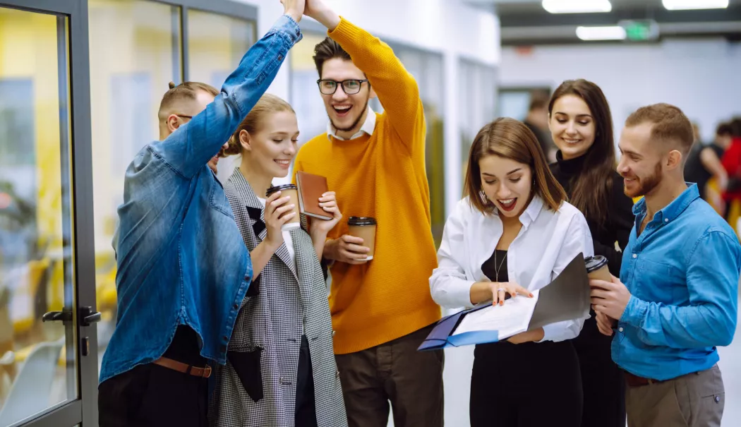 De ce refuză tinerii români să muncească în timpul studiilor. Doar 2% au job - happiness2048x1366-1768899679.webp