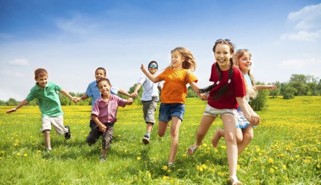 1 Iunie, Ziua Internațională a Copilului. Cum a luat naștere sărbătoarea - happykidsbeautifulwallpaper-1527832596.jpg
