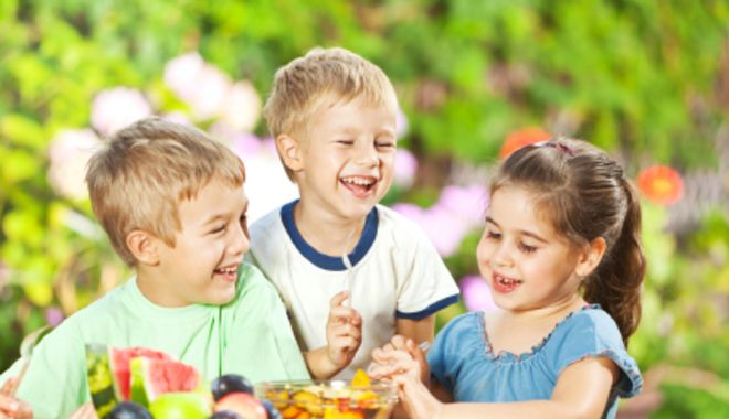 La mulți ani minunați tuturor copiilor! - happykidseating-1559371451.jpg