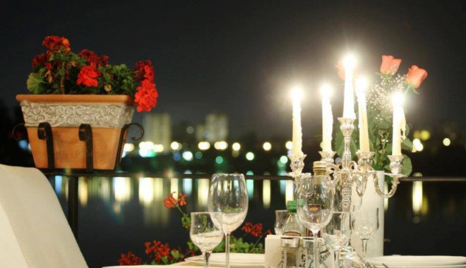 Atmosfera anilor ’80-’90, readusă la Restaurant 