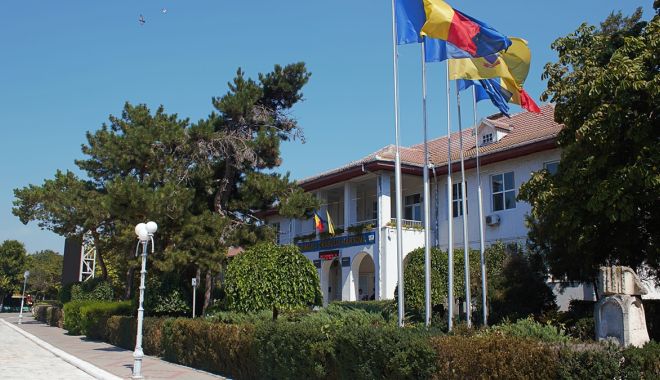 Primăria Hârşova nu mai tolerează cablurile abandonate prin oraş - harsova-cabluri-1683290380.jpg