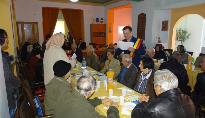 14 familii din Hârșova, sărbătorite de primărie  la oficierea nunților de aur - harsova2-1492529328.jpg