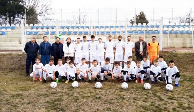 Administrația locală din Hârşova a donat echipamente sportive  clubului din localitate - harsovaprimariefotbal-1670948103.jpg