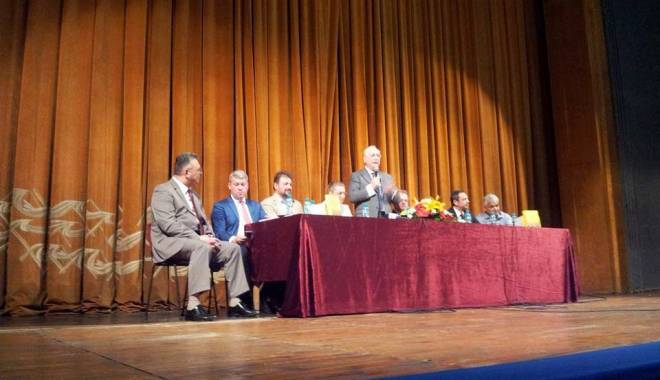 Eveniment important la Constanța / Puiu Hașotti și-a lansat cartea 