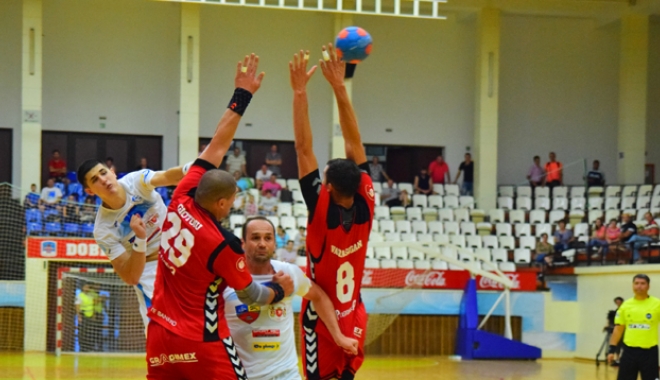 HC Dobrogea Sud rămâne lidera Ligii Naționale. Urmează derby-ul cu Steaua - hcdobrogea-1477231752.jpg