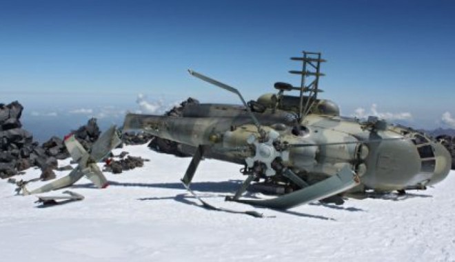 Un elicopter cu două tone de explozibil s-a prăbușit - helicoptercrash74245200-1367841085.jpg