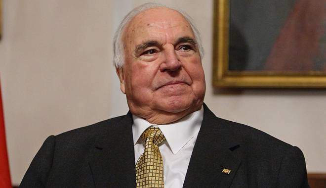 Fostul cancelar german Helmut Kohl, la terapie intensivă după o intervenție chirurgicală - helmutkohl-1433261046.jpg