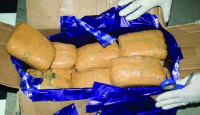 CAPTURĂ RECORD: Traficanți prinși cu 25 de kilograme de heroină - heroina56703100-1366612614.jpg