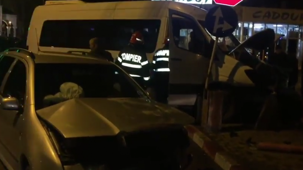 Microbuz cu suporteri implicat într-un accident rutier. Fanii se întorceau de la un meci de handbal - hh750165900-1517816203.jpg