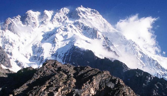 Cel puţin 19 morţi şi 10 dispăruţi într-o avalanşă în Himalaya - himalayamorti-1665157796.jpg