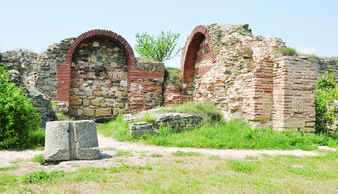 Obiectivele turistice ale litoralului. Cetatea Histria - histria-1500554220.jpg