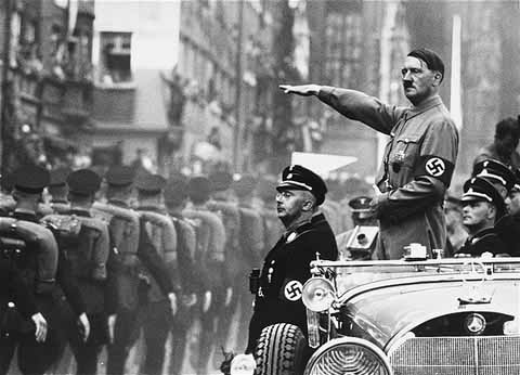 Adolf Hitler nu mai este cetățean de onoare al orașului său natal - hitler1-1310147130.jpg