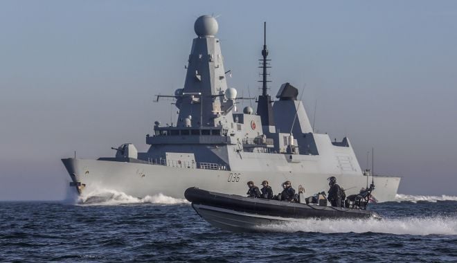 O navă rusească a tras focuri de avertisment asupra unui distrugător britanic din Marea Neagră - hmsdefender-1624448680.jpg