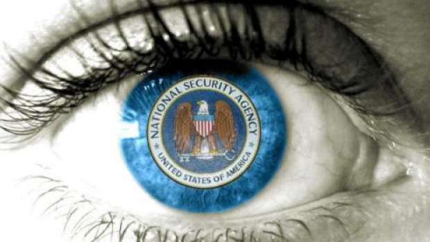 Fondatorul Facebook l-a sunat pe Obama pentru a se plânge de spionajul online - holdernsaeye49855416600-1394795252.jpg