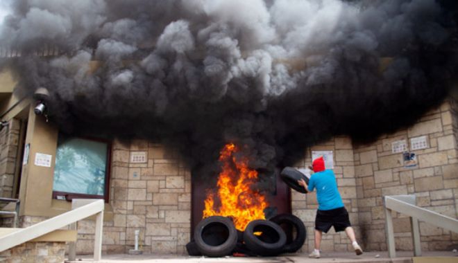 Honduras: Ambasada SUA atacată în timpul unor proteste sociale - honduras-1559502844.jpg