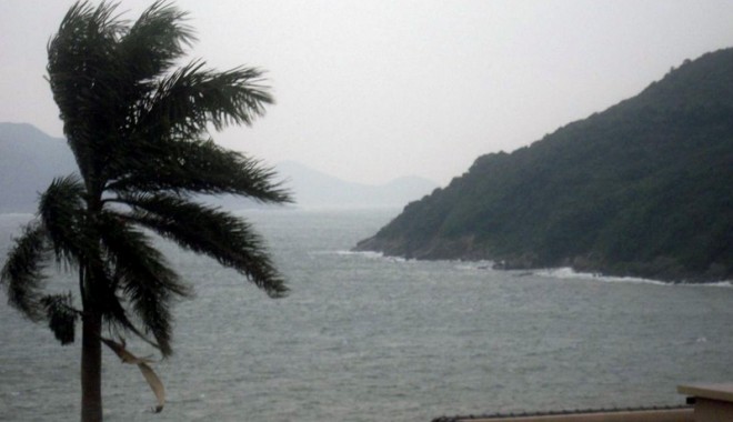 Hong Kongul, paralizat de taifunul Nesat - hongkongnesat-1317324629.jpg